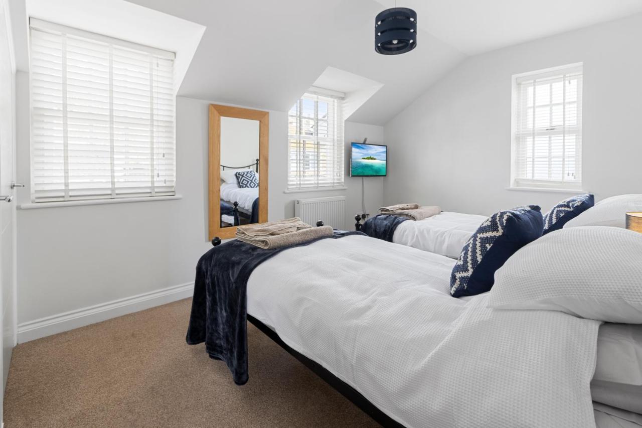 A Modern And Cosy Apartment Just Yards From Brixham'S Bustling Harbourside Exterior photo