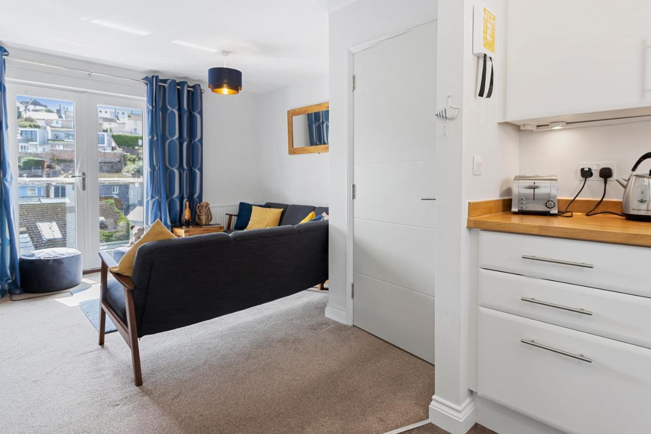 A Modern And Cosy Apartment Just Yards From Brixham'S Bustling Harbourside Exterior photo