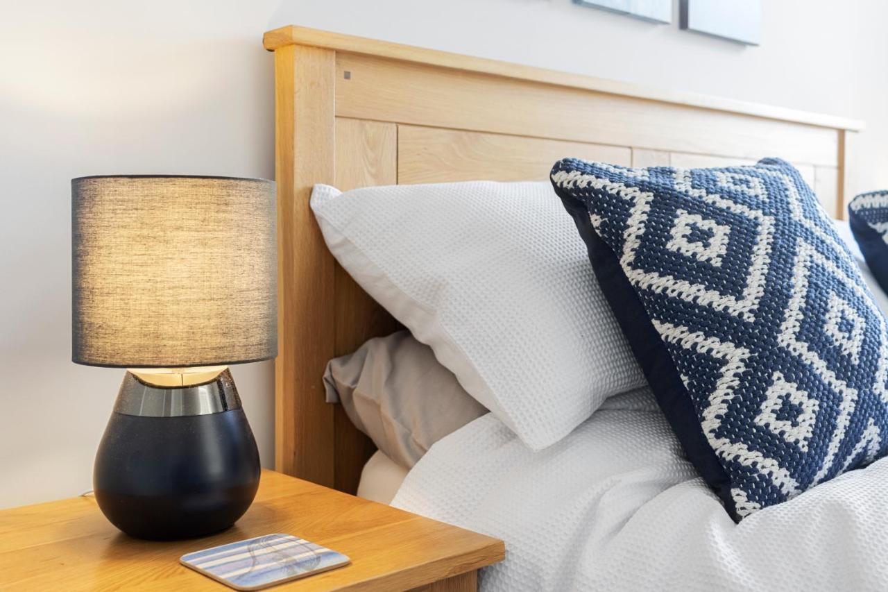 A Modern And Cosy Apartment Just Yards From Brixham'S Bustling Harbourside Exterior photo